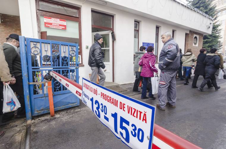 Még várni kell az ötórás beteglátogatási programra